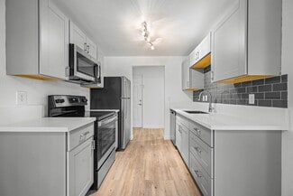 11595 SW Center St, Beaverton, OR 97005