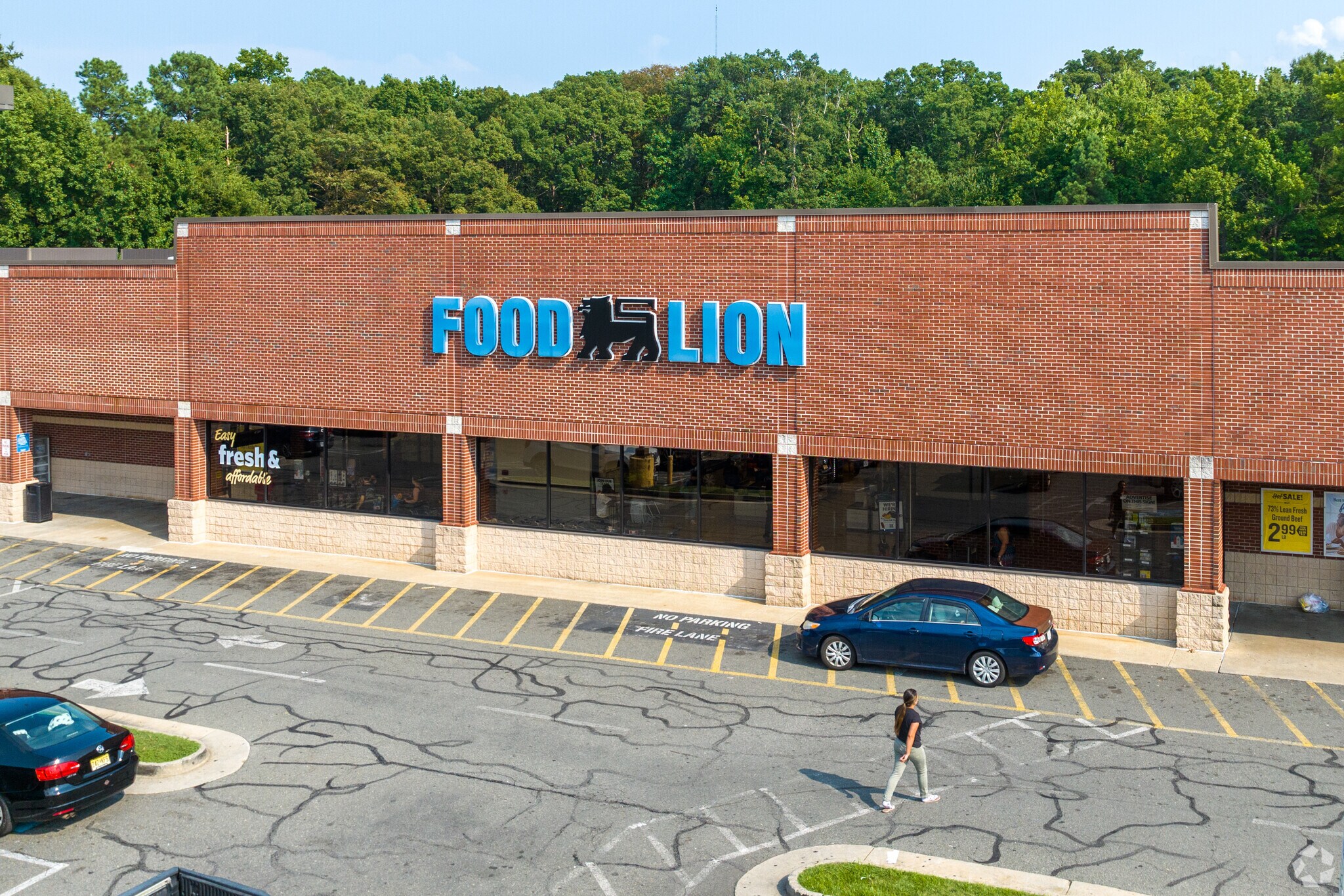 Jahnke residents can get their groceries at Food Lion.