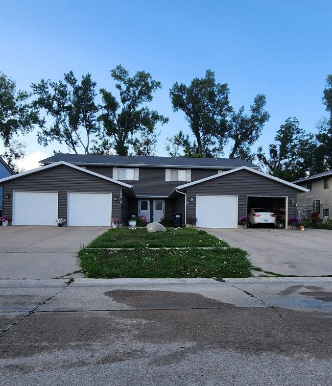 1390 Daleview Dr, Marion, IA 52302