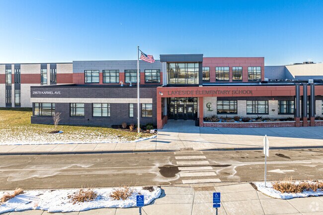 Lakeside Elementary teaches over 750 students annually.