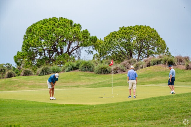The Belleair Country Club is a prestigious golf club with 36 holes nearby to Brookhill.