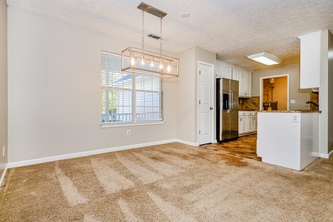 725 Grove Pointe Cir, Locust Grove, GA 30248 - photo 5