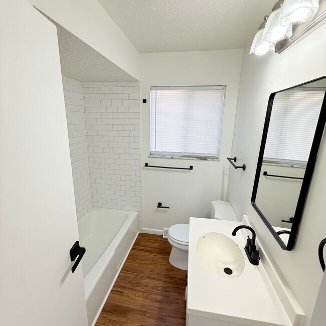 235 Hamilton Ave, Columbus, OH 43203 - photo 4