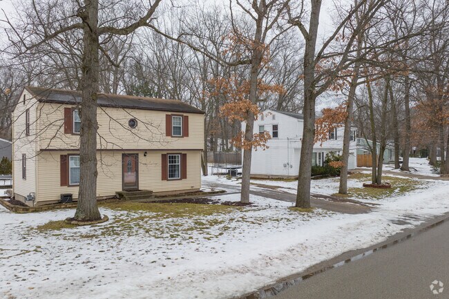 Winter, Comstock Park, Homes