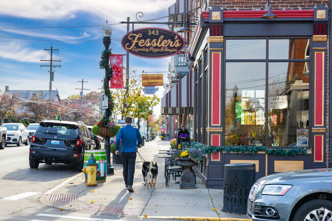 Fesslers Legendary Pizza is a well known place in Outer Campbell neighborhood.