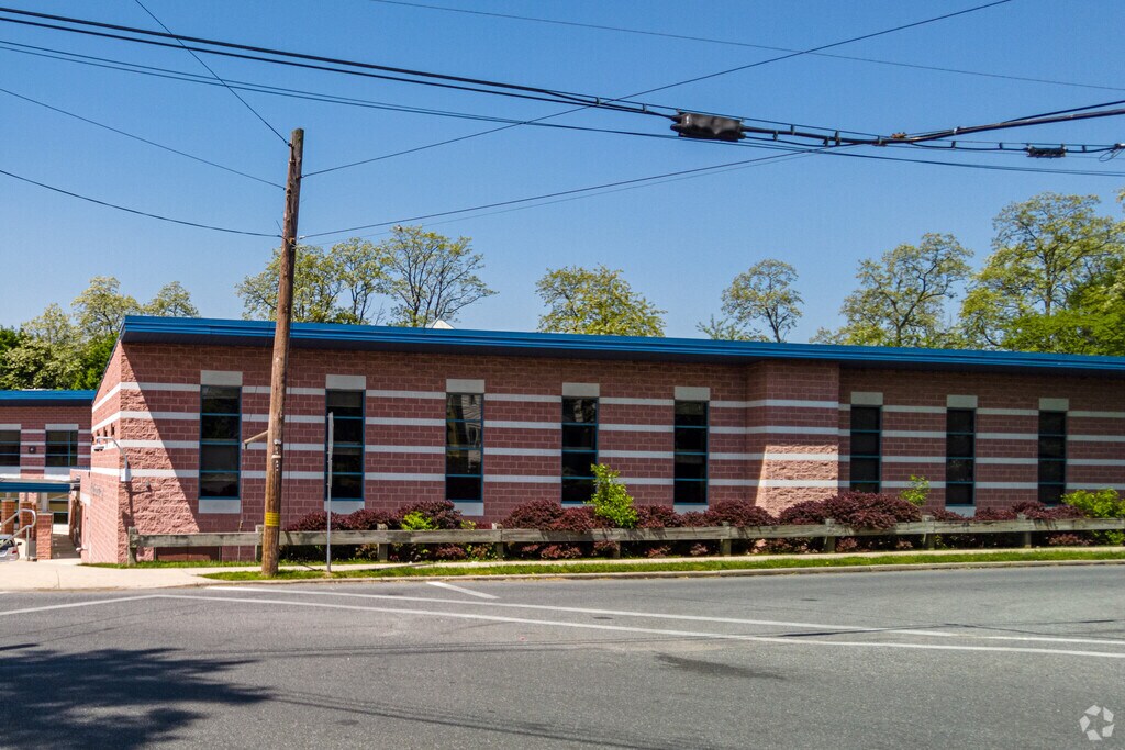 Parkside Elementary School serves students in the Brookhaven community.