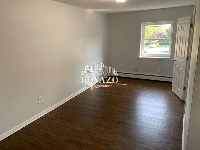 291 Wainwright St unit 20, 6, Newark, NJ 07112 - photo 2