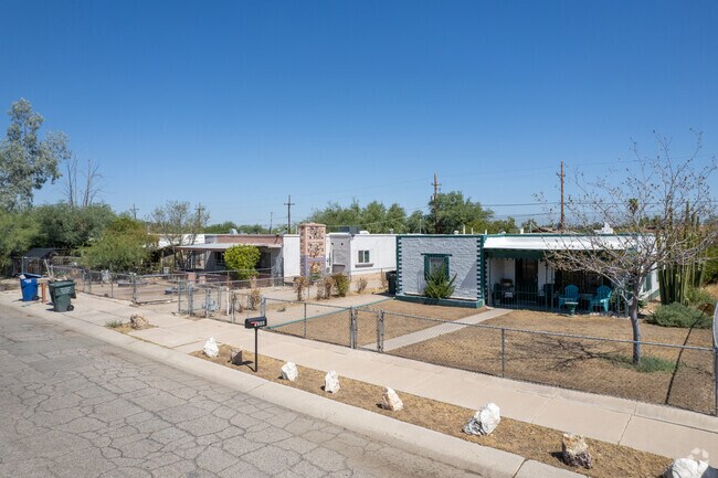 Small homes in Barrio Hollywood were built from many different materials.