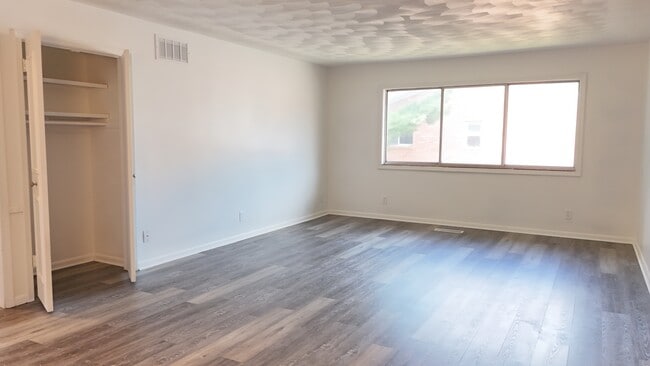 Creekwood Apartments, Holt, MI 48842 - photo 5