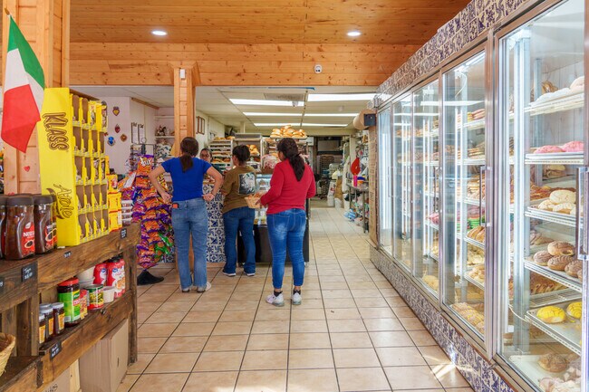 Sunnymede offers a lot places for the locals to shop.