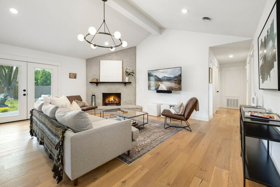 1806 SW D St unit ID1221910P, Bentonville, AR 72712 - photo 1