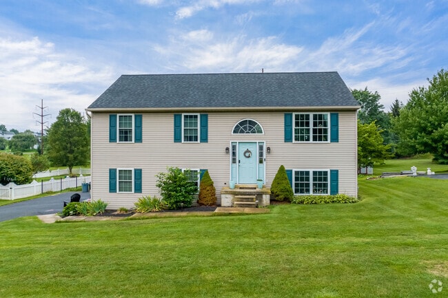 Larger single homes are abundant in Rheems.