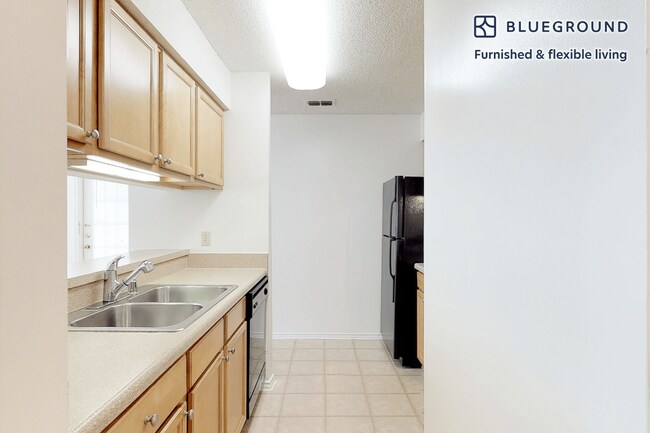 13116 Autumn Woods Way unit FL1-ID8597A, Fairfax, VA 22033 - photo 5