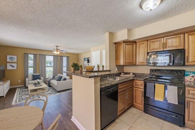 Royal St. George at the Villages Apartment Homes, West Palm Beach, FL 33409 - photo 5