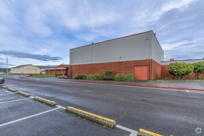 Right exterior view of Aumsville Elementary School.