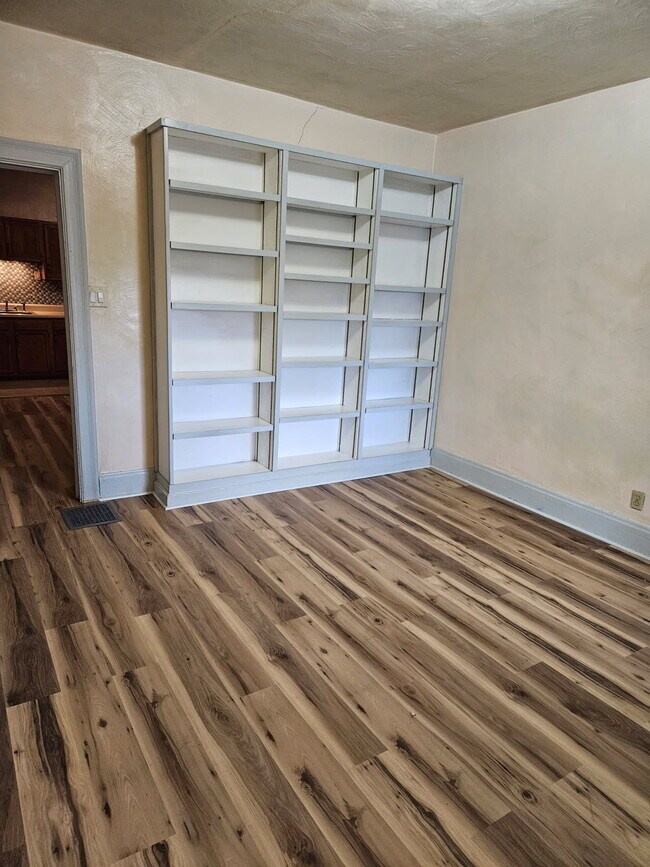 621 Melwood Ave Unit 1st Fl, Pittsburgh, PA 15213