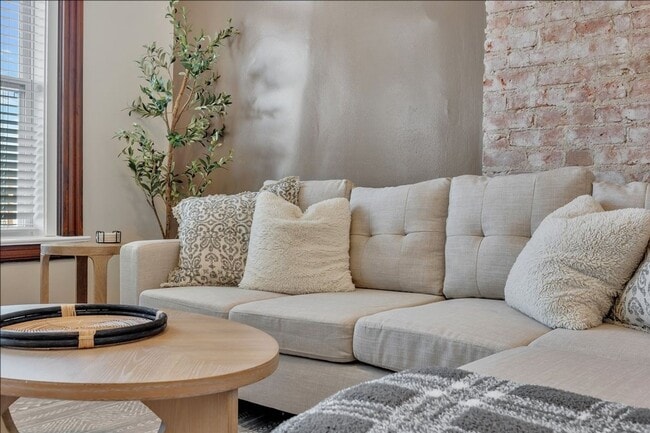 2965 Pacific St, Omaha, NE 68105 - photo 3