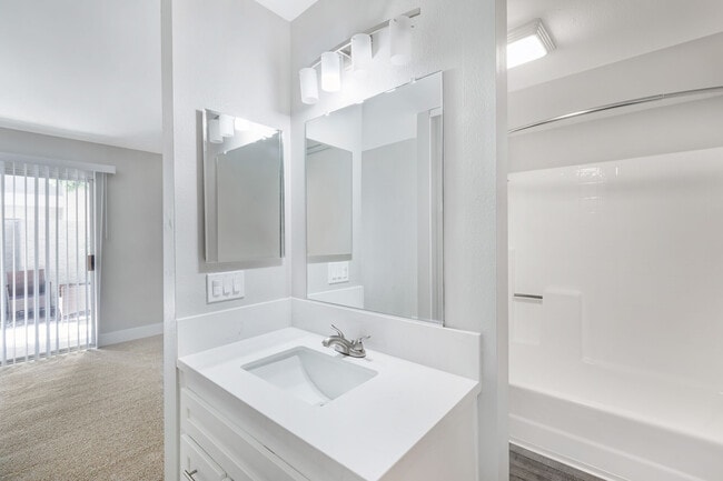 310 Jefferson Apartments, Placentia, CA 92870 - photo 5