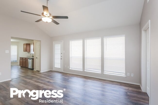 308 Oak Meadow Ln, Cedar Hill, TX 75104 - photo 4