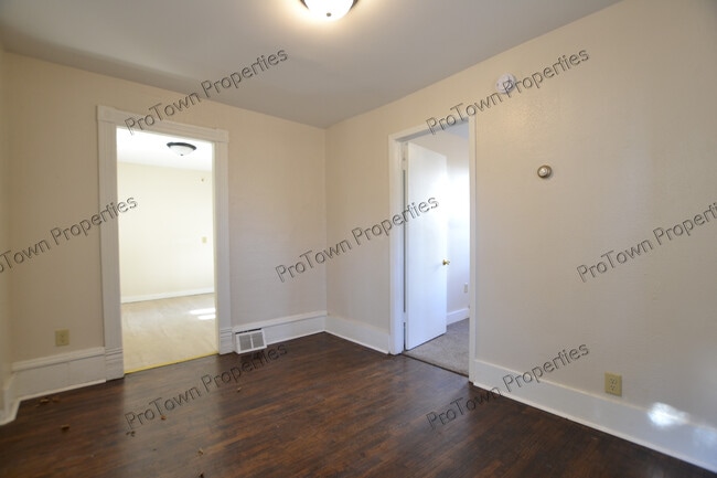 811 N Center St unit 1, Joliet, IL 60435 - photo 3