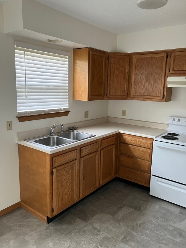 68 E 1st St unit 3, the Plains, OH 45780 - photo 4