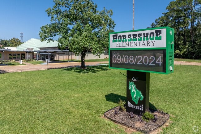 Horseshoe Elementary creates a nurturing enviroment for Deerfield students.