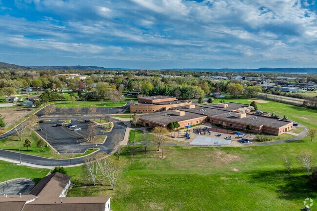 Sand Lake Elementary earns a B from Niche.