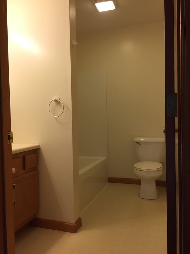 10 Lyon Ln, Essex Junction, VT 05452 - photo 7