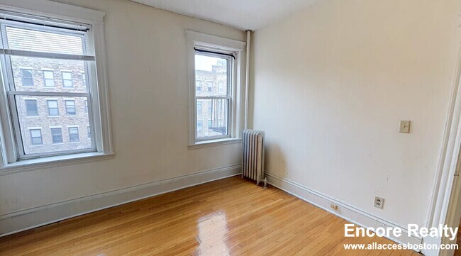 106 Queensberry St unit 16, Boston, MA 02215 - photo 2