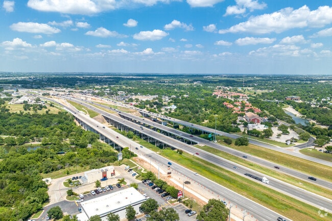 Major highways pass through Lakeside At Lake Georgetown neighborhood.