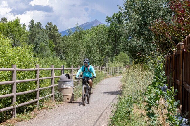 A multi use path runs through Coconino Estates.