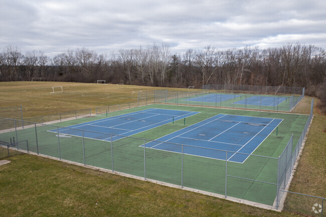 Highlands Middle School, Tennis court.
