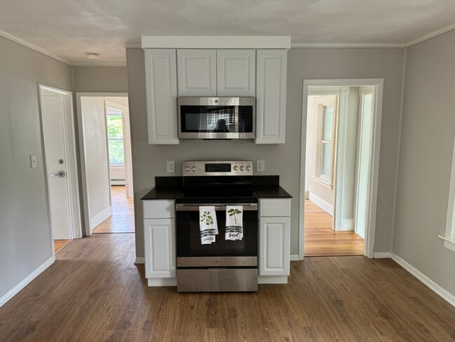 3 Eastman St, Warwick, RI 02886 - photo 2