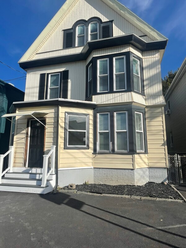 65 Hudson Ave Unit / 2nd Floor, Troy, NY 12183