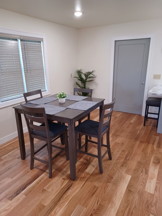 514 Farnam St unit Cozy New Twindo, La Crosse, WI 54601 - photo 3