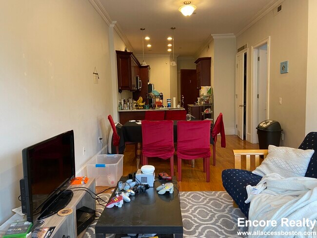1089 Beacon St unit 9, Brookline, MA 02446 - photo 4
