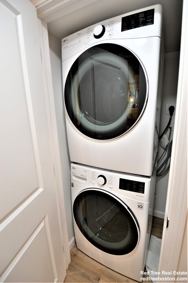 179 Putnam St unit 1, Boston, MA 02128 - photo 6