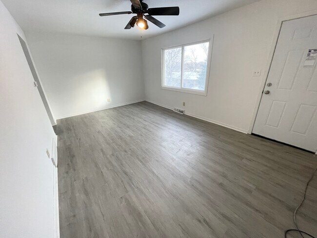 2537 Lynner Dr, Des Moines, IA 50310 - photo 5