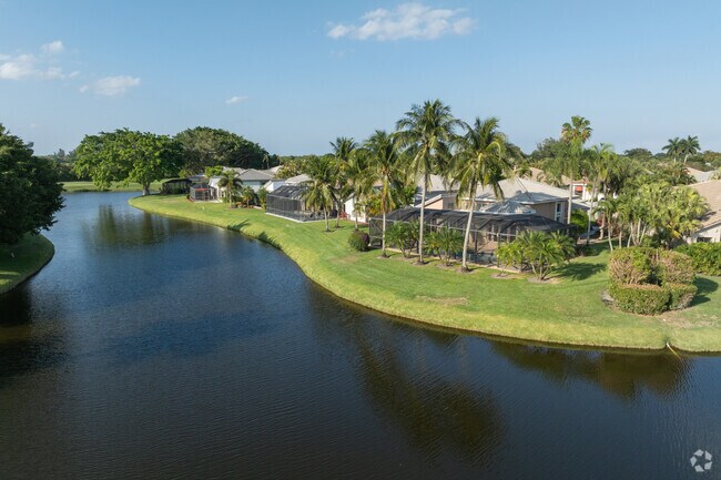 Stonebridge homes have large lakefront yards and lush foliage.