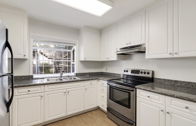 520 Canyon Oaks Dr unit A, Oakland, CA 94605 - photo 3