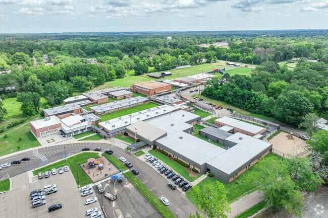 Pelahatchie Elementary School enrolls 406 students in grades pk through 6.