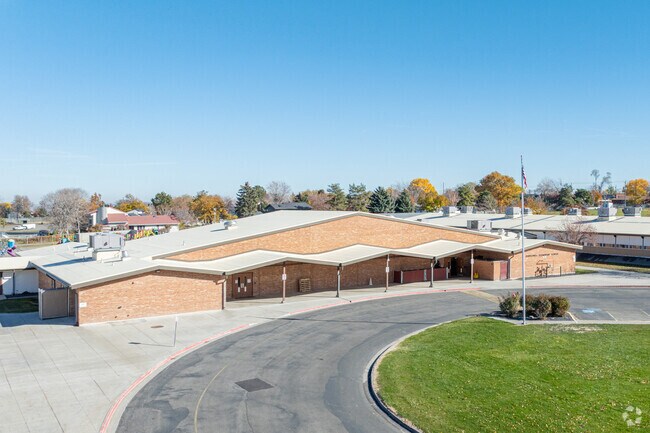Popplewell Elementary serves early grades in the Buhl School District.