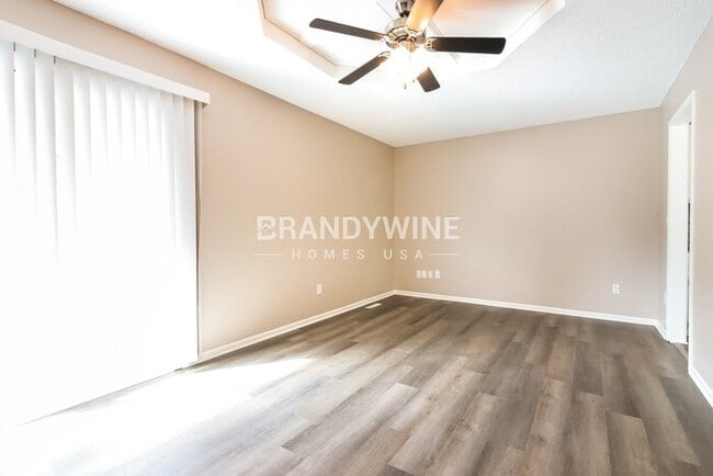 1909 NE Mckee Ln, Lees Summit, MO 64086 - photo 2