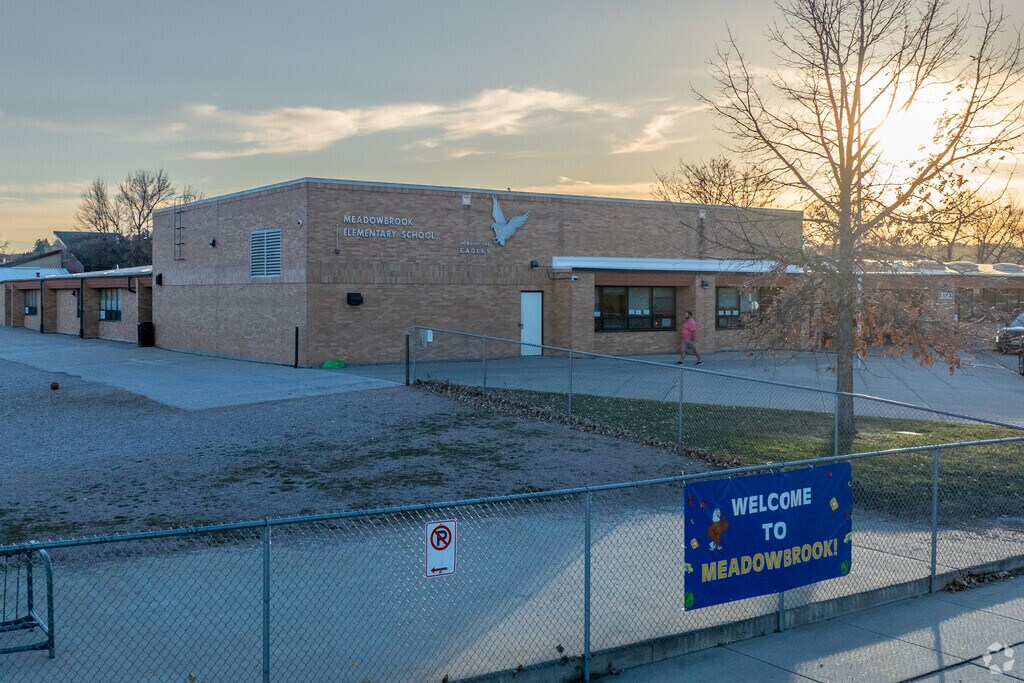Meadowbrook Elementary School welcomes K‑5 learners on West Flormann Street in Rapid City.
