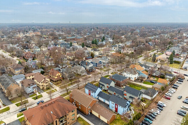 La Grange offers residents a dense suburban feel and access to bars, restaurants, and cafes.