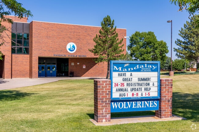 Mandalay Middle School received a B grade from Niche.