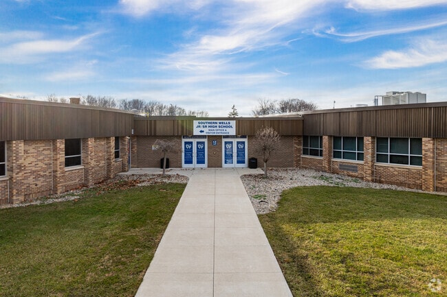 Southern Wells Junior/Senior High School receives an overall Niche grade of B-.