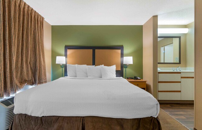 5401 W 110th St, Leawood, KS 66211 - photo 7