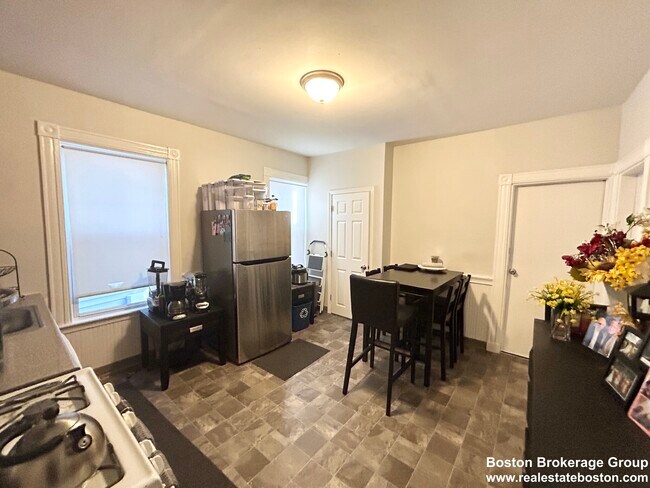 151 E Cottage St unit 1, Dorchester, MA 02125 - photo 4