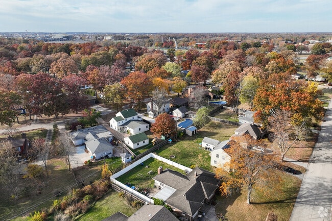 Kirkwood is a quiet residential community located just outside of Fort Wayne.